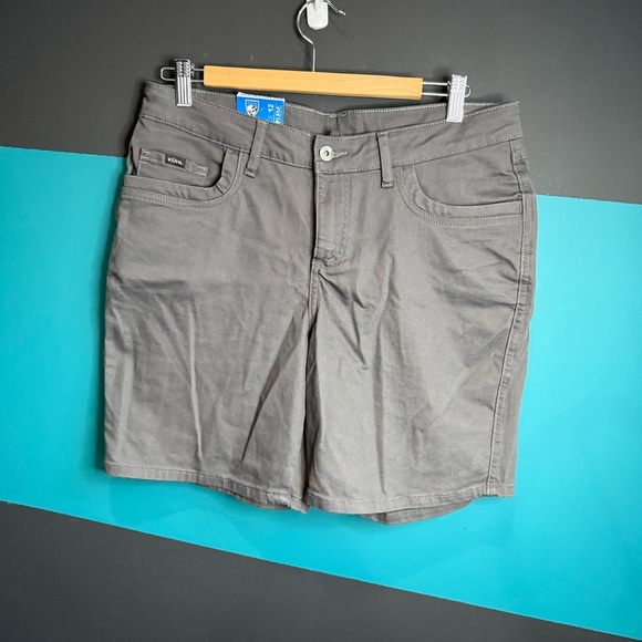 Kuhl Green Bermuda Shorts Lightweight Casual Wear - Picture 2 of 11